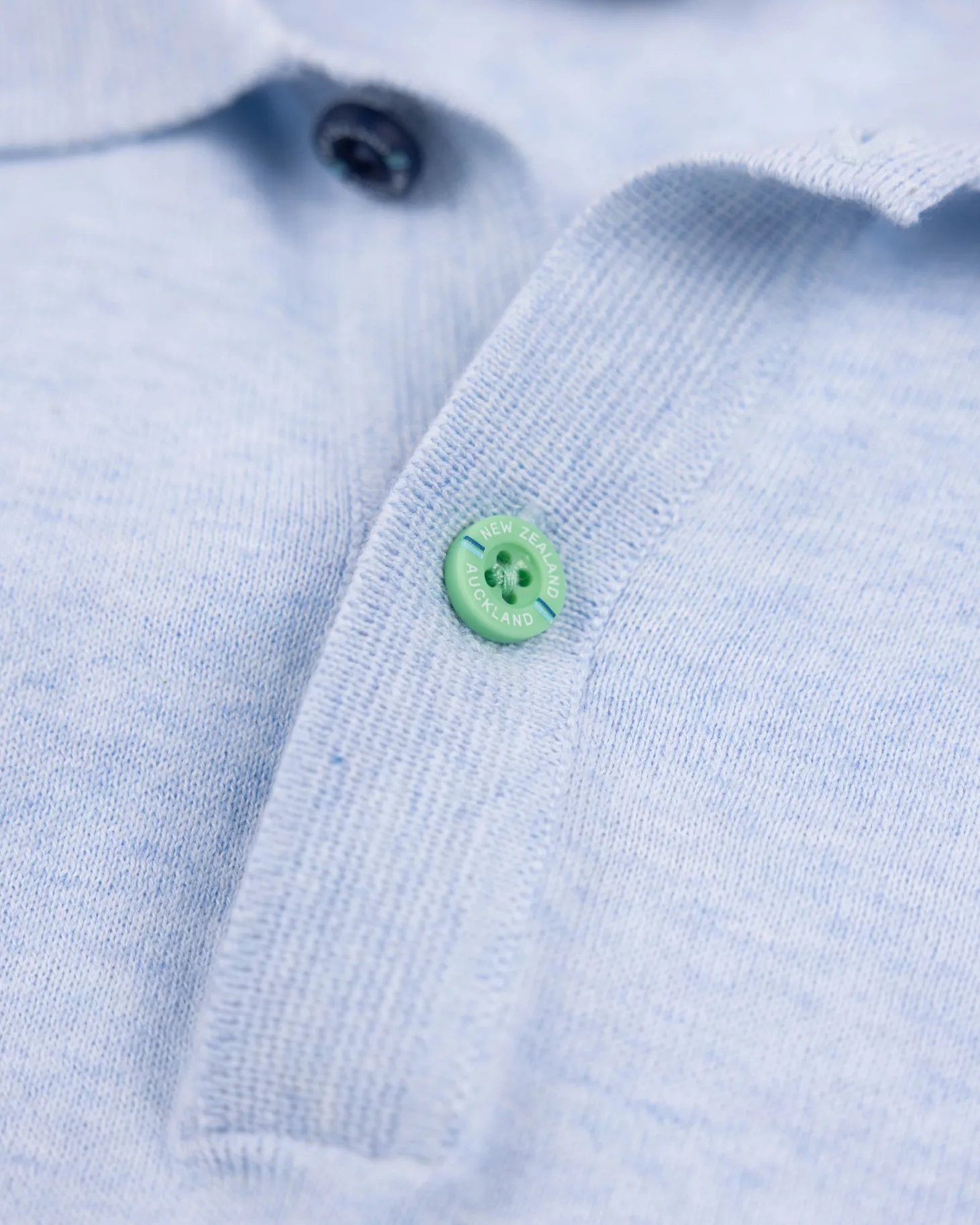 Basic hellblaues Poloshirt