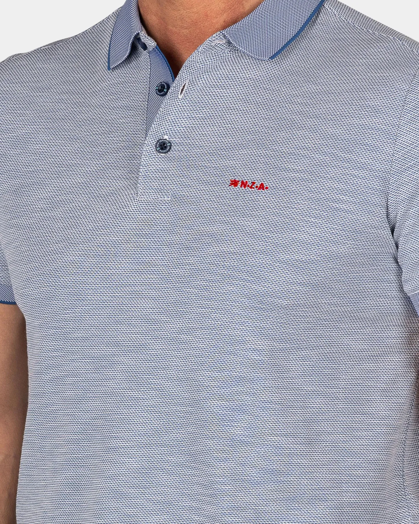 Blaue Polo mit Modal