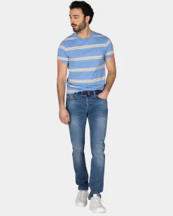 Blaues T-Shirt mit orangefarbenen und weißen Streifen