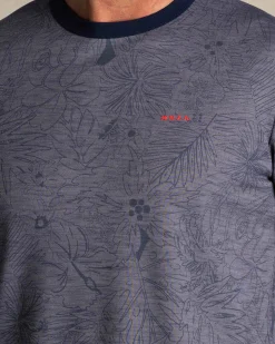 Blaues T-Shirt mit Rundhalsausschnitt und Blattmuster