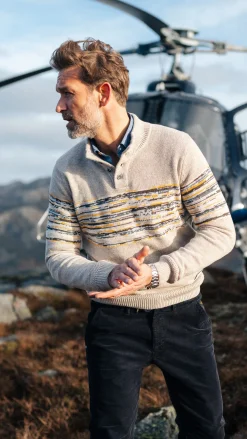 Brauner Baumwollpullover mit gelb-schwarzem Print - Chestnut