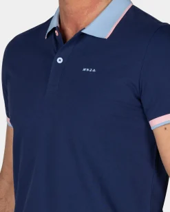 Dunkelblaue Polo mit hellblauem Kragen