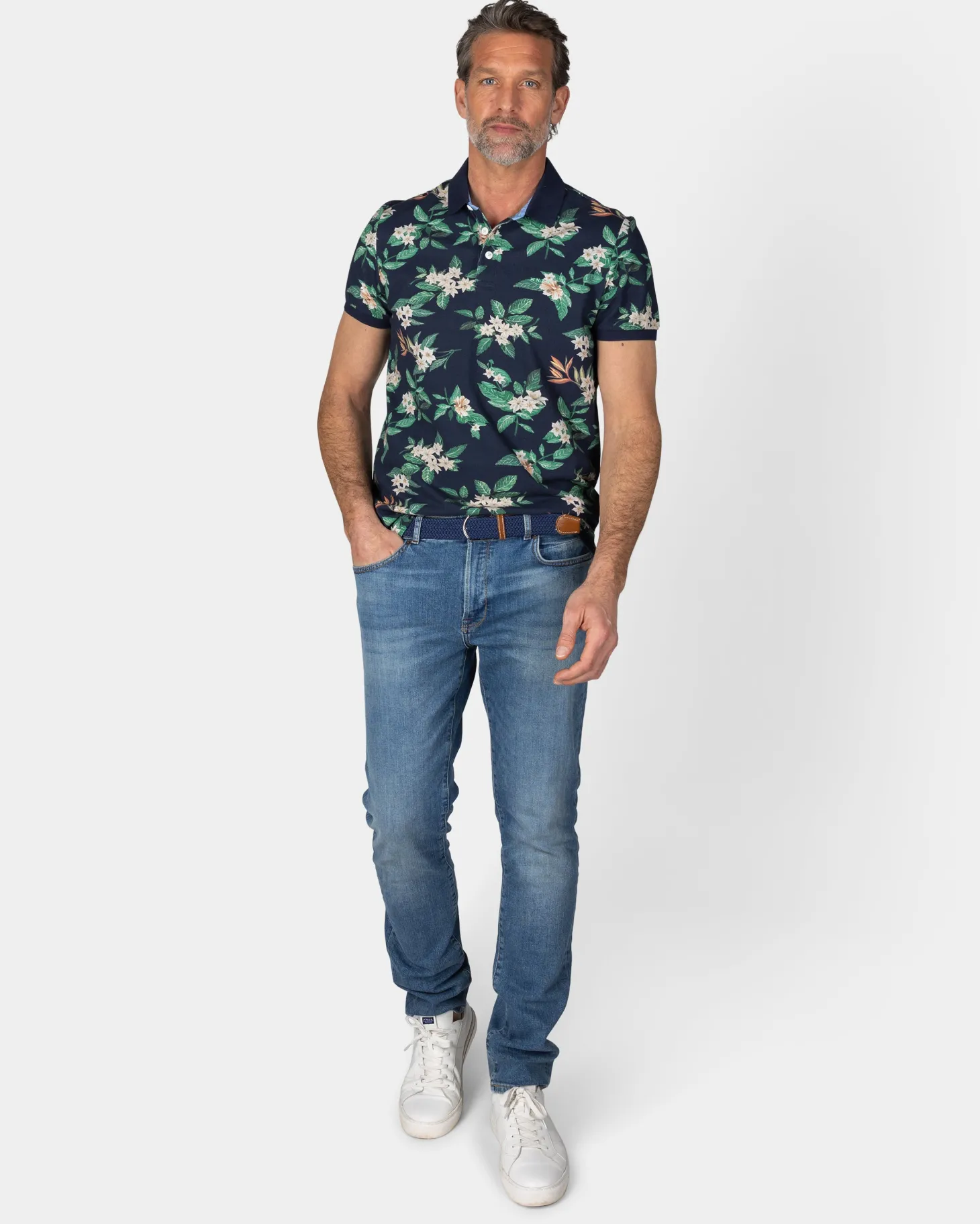 Dunkelblaues Poloshirt mit Blumenmuster