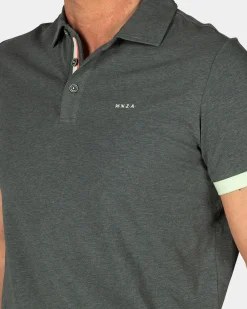 Dunkelgrüne Polo mit hellgrünen Details