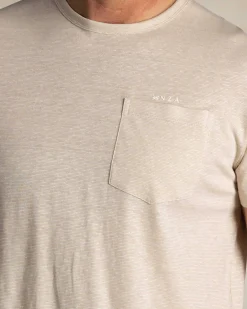 Ecru t-shirt met borstzakje