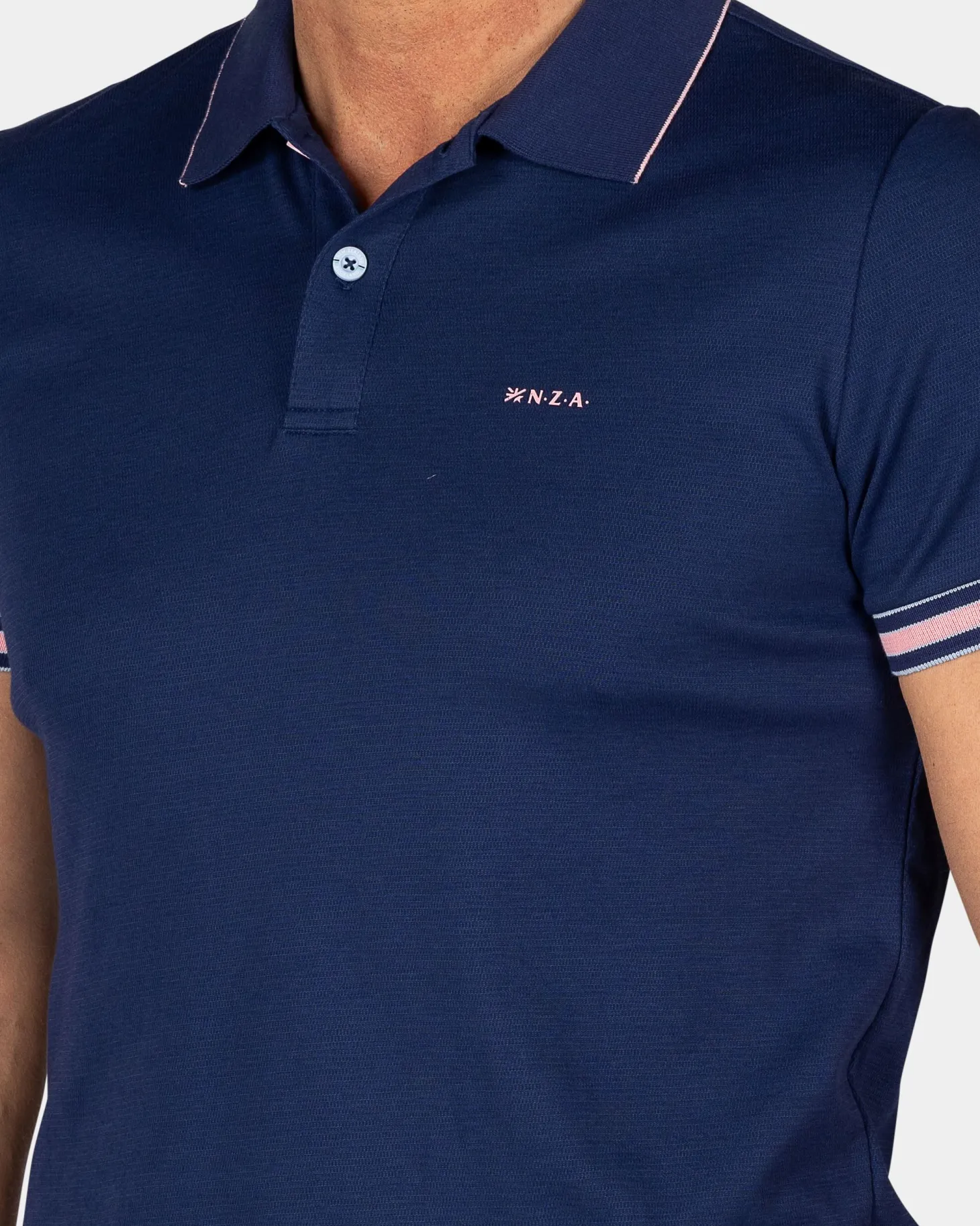 Einfarbige blaue Polo