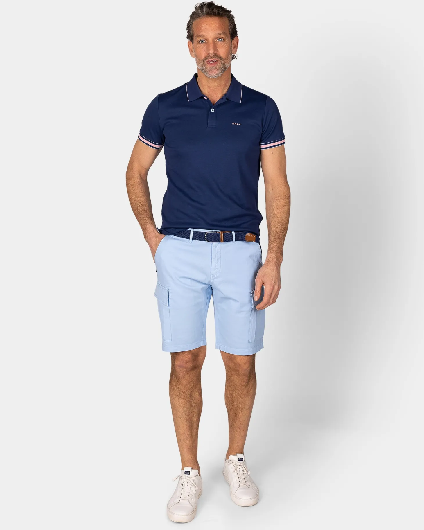 Einfarbige blaue Polo