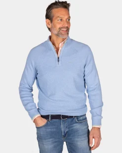 Einfarbiger hellblauer Baumwollpullover mit halbem Reißverschluss