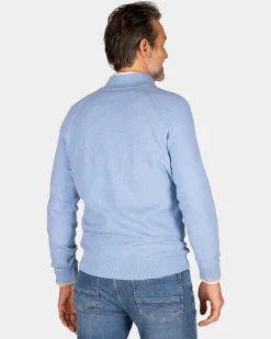 Einfarbiger hellblauer Baumwollpullover mit halbem Reißverschluss