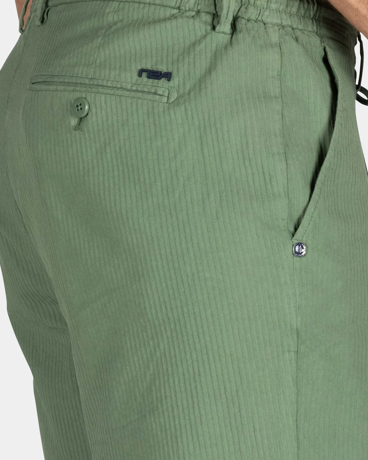 Grüne Baumwoll-Shorts mit Stretch