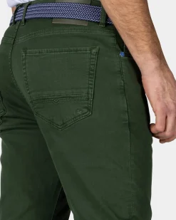 Grüne gefärbte Jeans