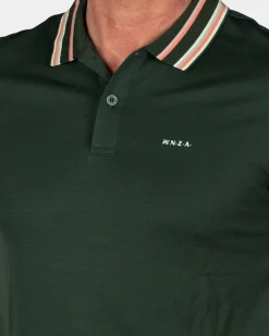 Grüne Polo mit gestreiftem Kragen