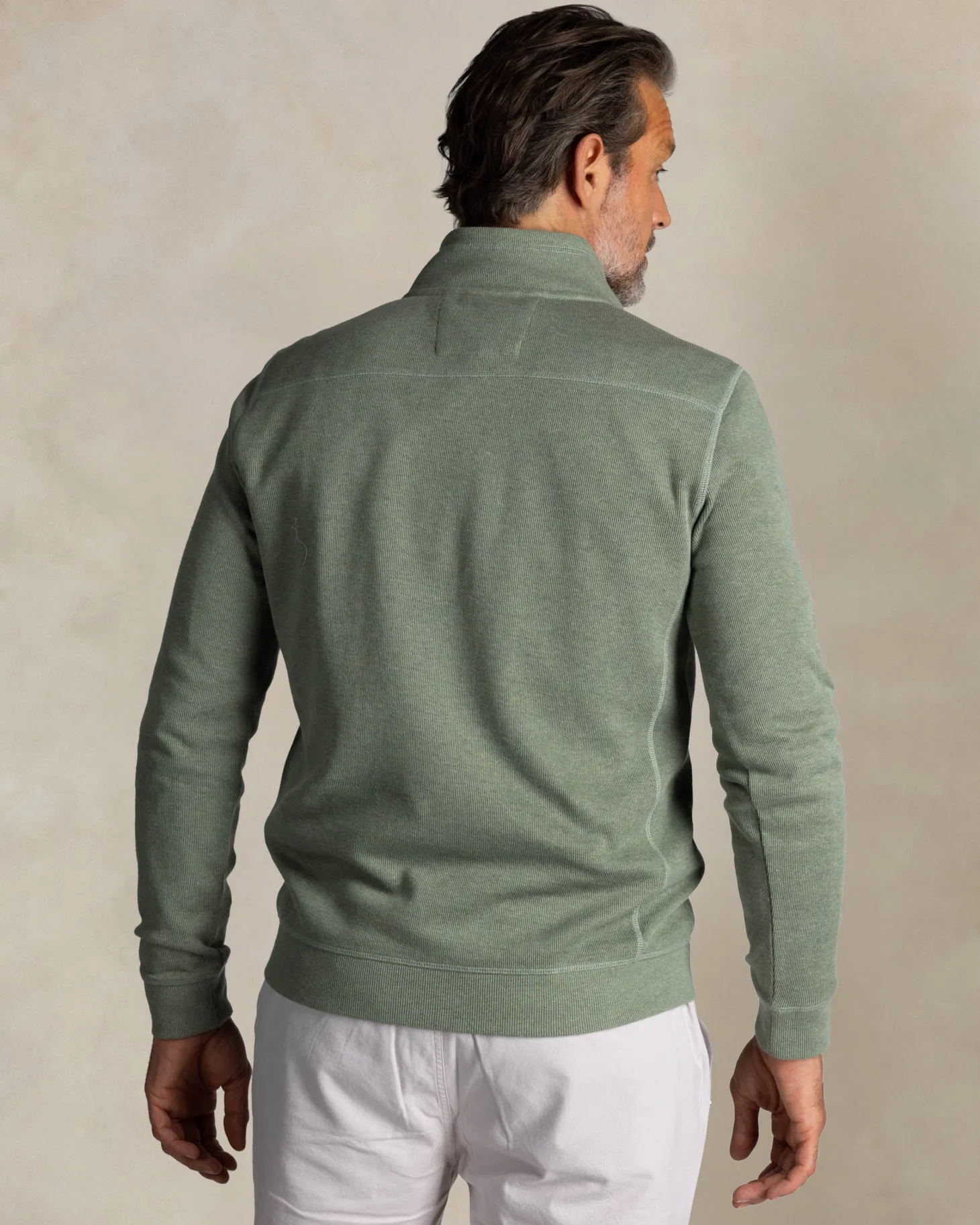 Grüner pullover mit halbem reißverschluss aus baumwolle