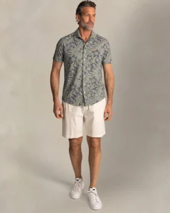 Grünes Hemd mit blau-weißem Blattmuster