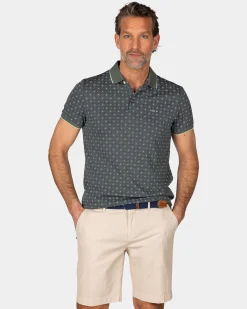 Grünes Poloshirt mit einem Muster aus kleinen Punkten