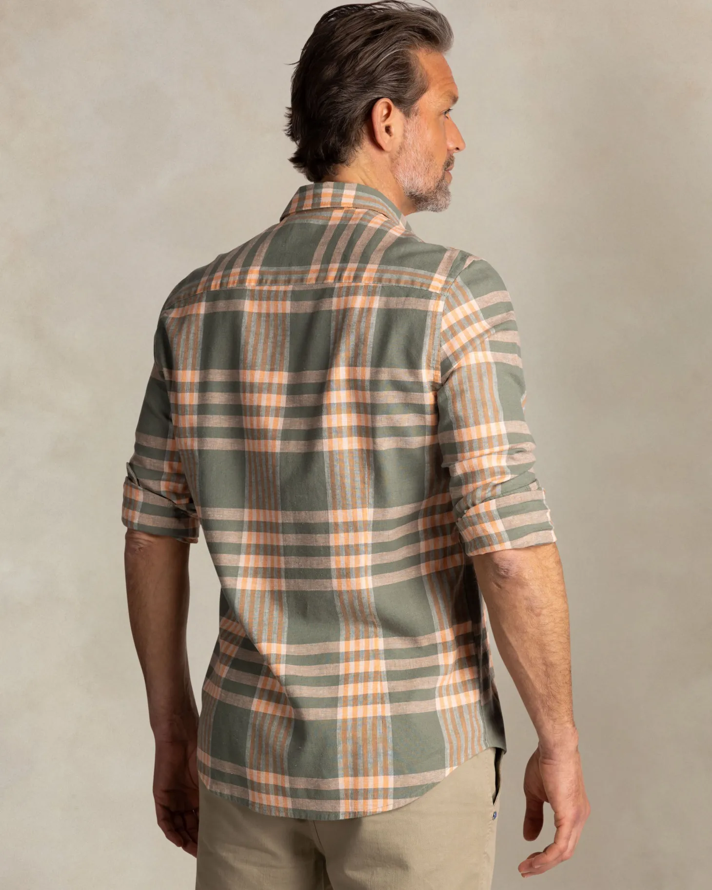 Grün-orange kariertes Hemd mit kurzen Ärmeln