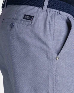 Hellblaue stretch-shorts aus baumwolle