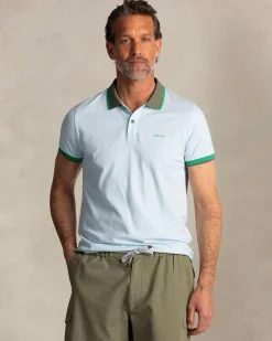 Hellblaues Baumwoll-Poloshirt mit grünem Kragen