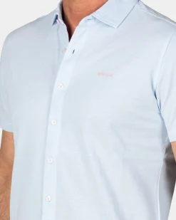 Hellblaues Hemd mit kurzen Ärmeln