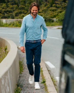 Hellblaues Jeanshemd