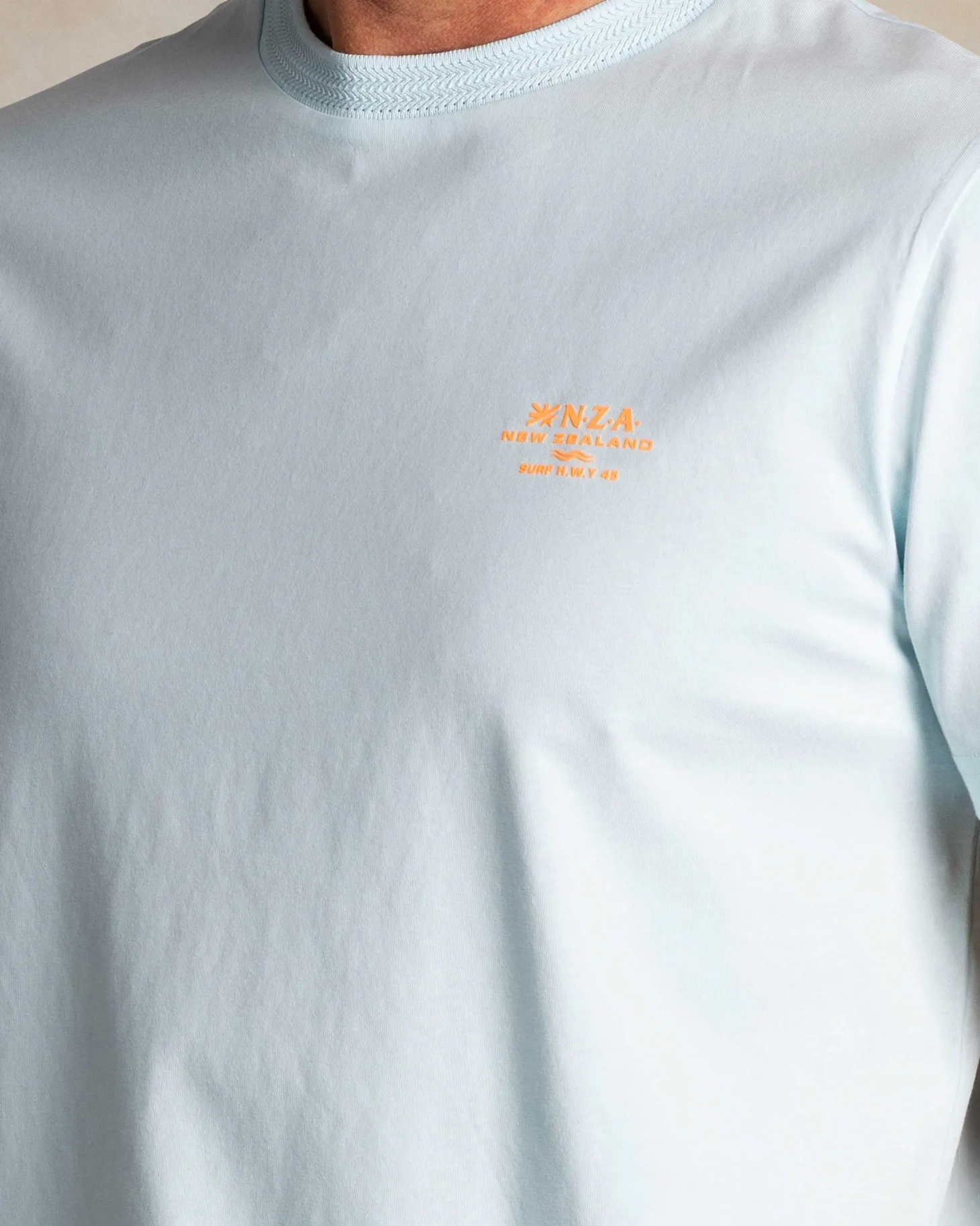 Hellblaues unifarbenes Baumwoll-T-Shirt mit Rundhalsausschnitt