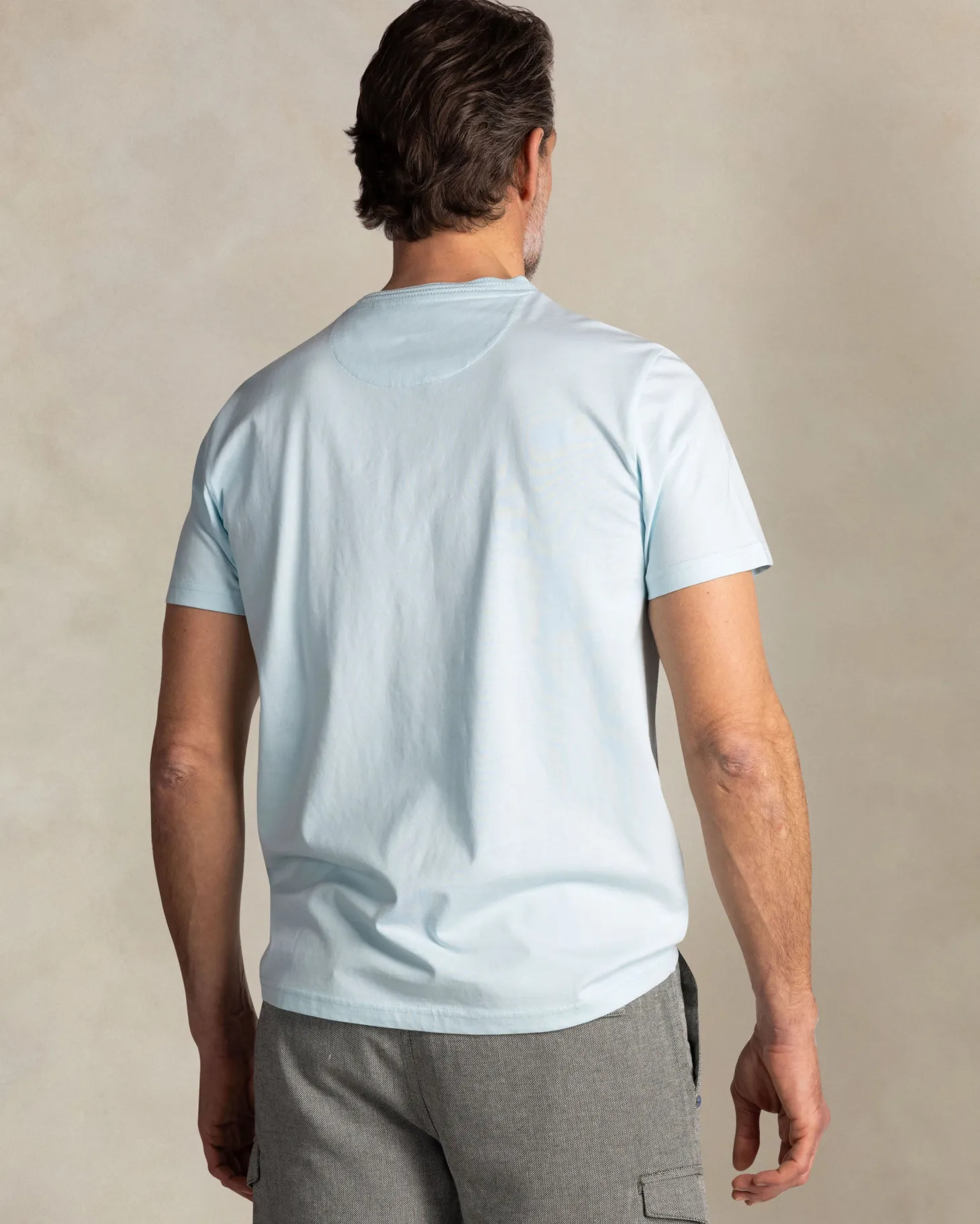 Hellblaues unifarbenes Baumwoll-T-Shirt mit Rundhalsausschnitt