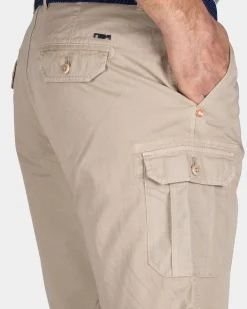 Robuste sandfarbene Baumwoll-Cargo-Shorts