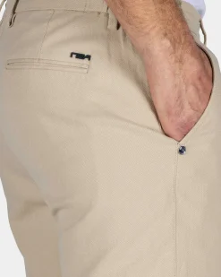 Sandfarbene Chino-Shorts mit Stretch