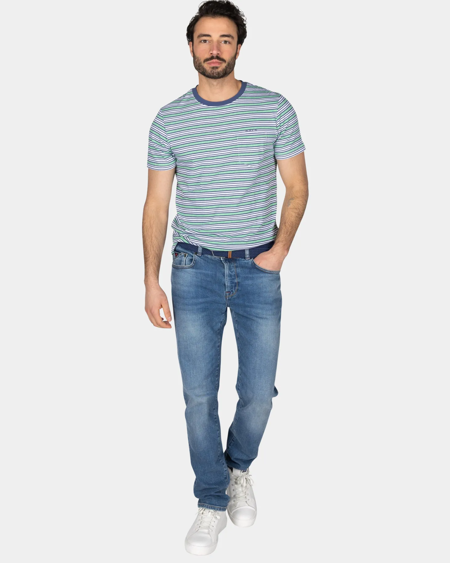 T-Shirt mit blauen Streifen