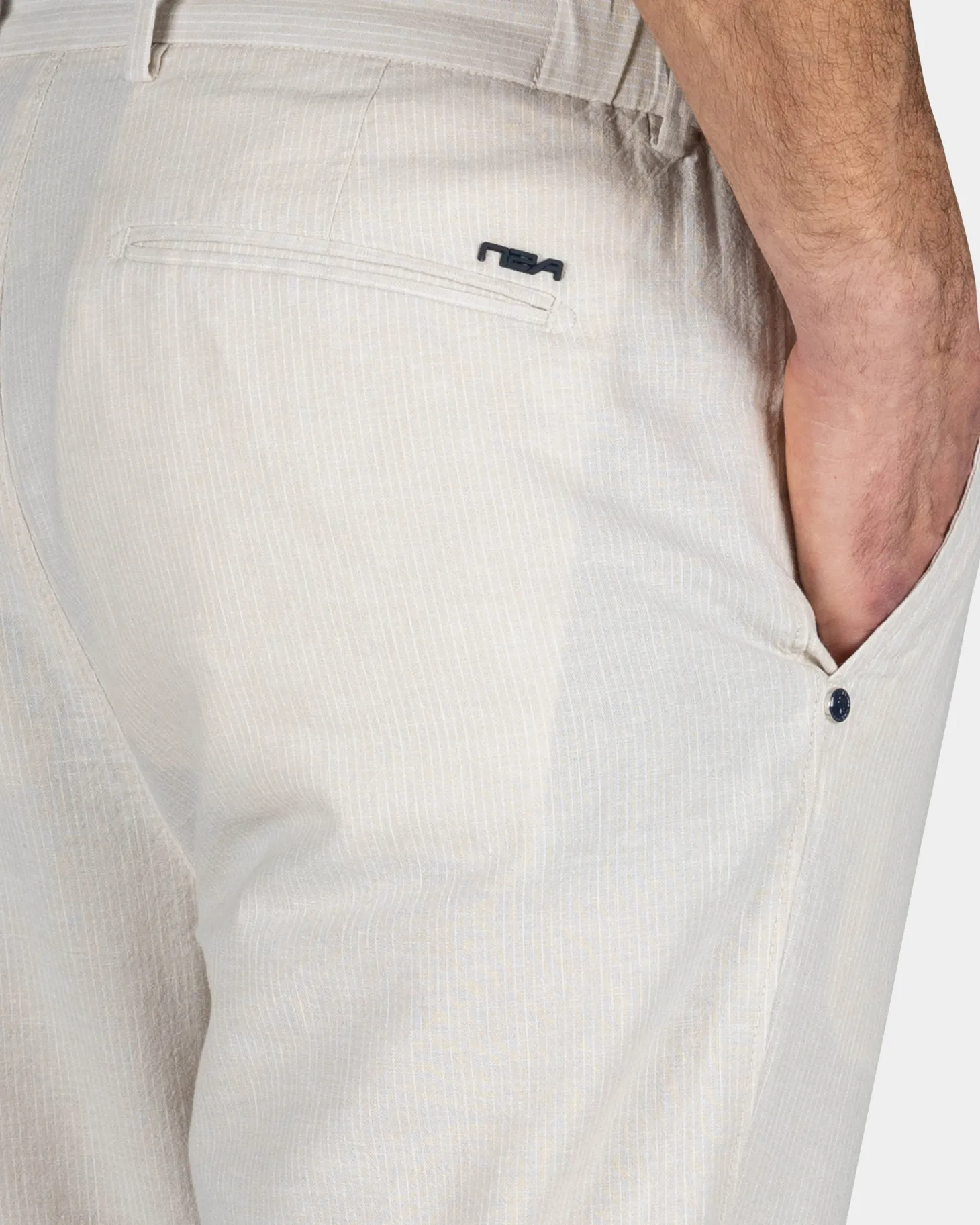 Weiße Chino mit Leinen