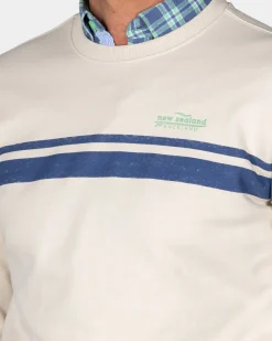 Weißer Pullover mit hellblauen Streifen