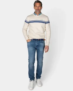 Weißer Pullover mit hellblauen Streifen