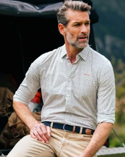 Weißes Hemd mit subtiler Punktmusterung