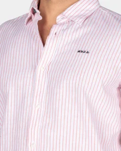 Weißes Leinenhemd mit hellorangefarbenem Streifen